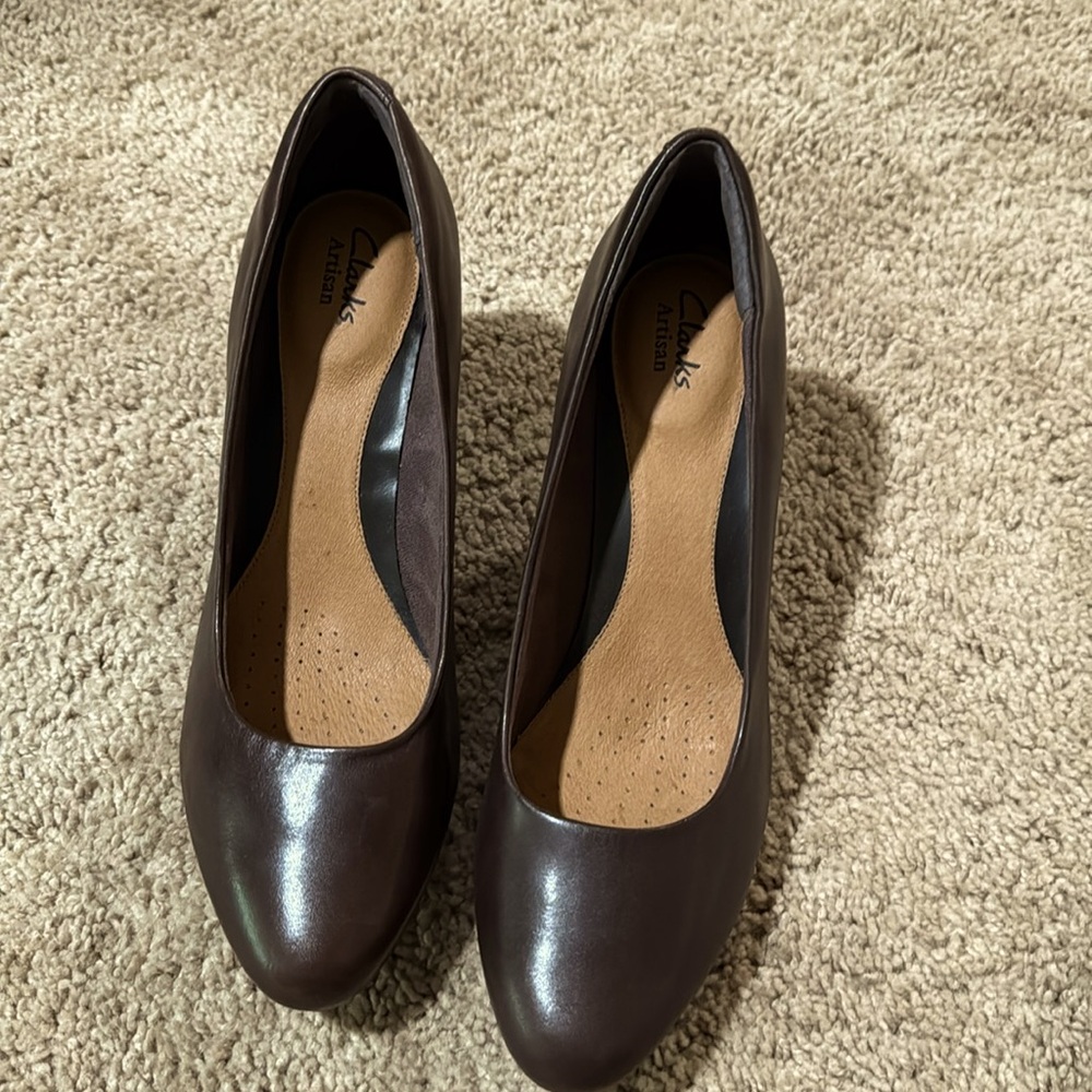 Clarks Brown pumps NWOT